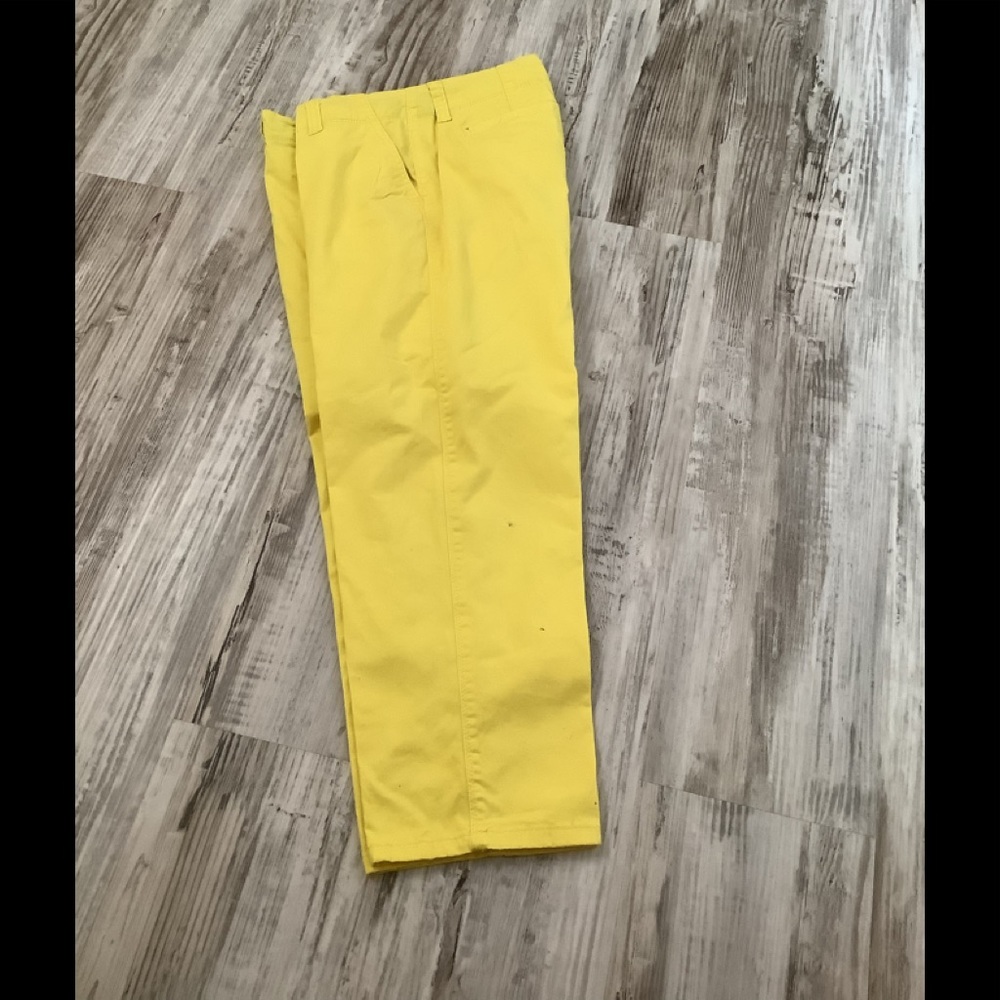 Crown & Ivy capris yellow size (6) Petite cotton spring ready button zip…